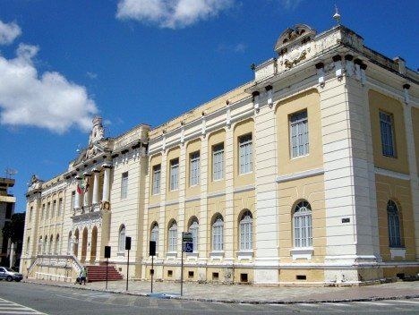 sede no antigo prédio da Escola Normal